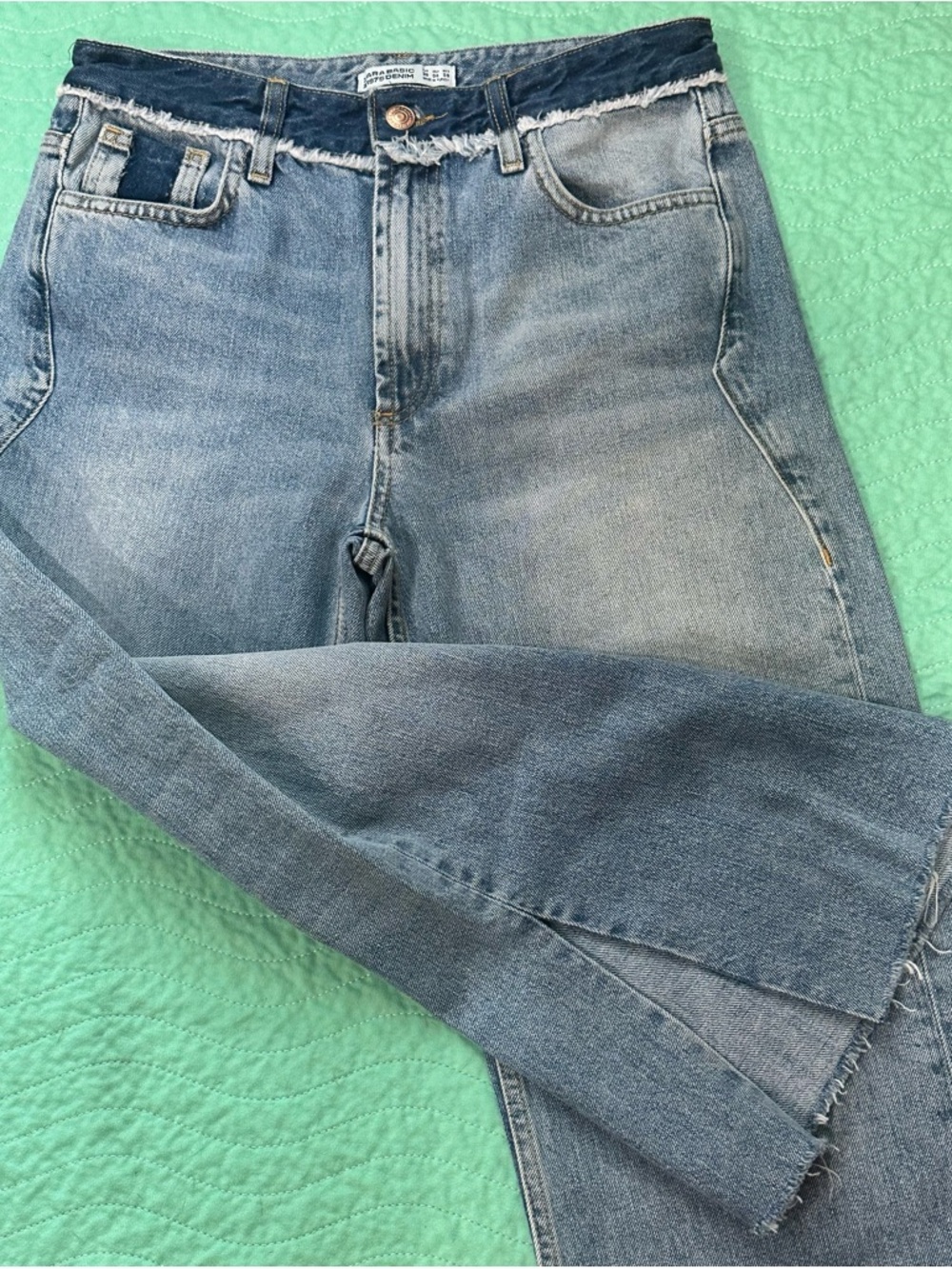 Zara Z1975 High Waist Cropped Jeans Women’s Frayed Slit Light Wash Raw Hem NEW